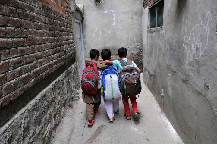 ১৯৯০ সালের পরে, এই দিনটি সেই তারিখের বার্ষিকীও পালন করে যখন UNGA শিশুদের অধিকার সংক্রান্ত ঘোষণা এবং কনভেনশন দুটোই পাস করেছিল।