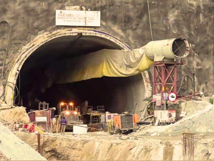 uttarkashi tunnel collapse PM Modi again called CM Dhami for update on Uttarkashi tunnel accident Uttarkashi Tunnel हादसे पर पीएम नरेंद्र मोदी ने दूसरी बार किया सीएम धामी को फोन, रेस्क्यू ऑपरेशन पर लिया अपडेट