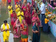 Chhath Puja 2023: उगते सूर्य को अर्घ्य देने के साथ छठ पर्व का हुआ समापन, तस्वीरों में देखें दिल्ली का छठ