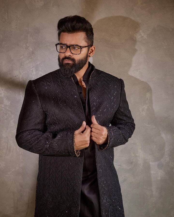 కొత్త సినిమా కోసమే ఈ న్యూ గెటప్ అని తెలుస్తోంది. (Image Credit: Sai Dharam Tej/Instagram)