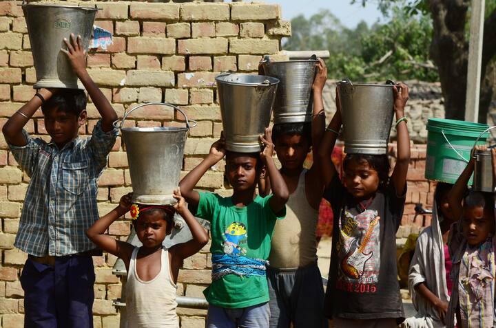 শিশুদের অধিকার, তাদের জীবনযাত্রার মান উন্নয়ন সংক্রান্ত একাধিক বিষয়ে সচেতনতা ছড়িয়ে দেওয়ার লক্ষ্যে পালিত হয় এই দিনটি। ১৯৫৯ সালে এই দিনেই UN General Assembly- Declaration of the Rights of the Child আনে। সেই কারণে এই দিনটিকেই বিশ্ব শিশু দিবস হিসেবে পালন করা হয়।