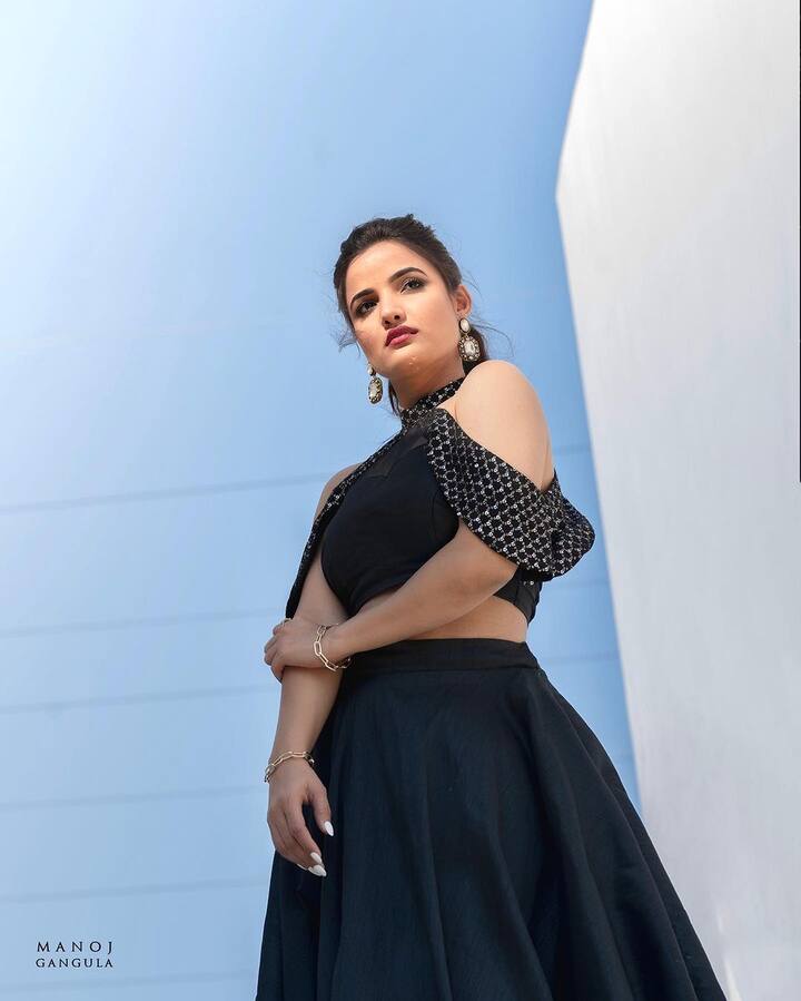 27 ఏళ్ల ఈ బ్యూటీ శ్రీహాన్తో కొన్నేళ్లుగా డేటింగ్లో ఉంది. త్వరలోనే వీళ్లు పెళ్లి చేసుకోబోతున్నట్లు ఊహాగానాలు వినిపిస్తున్నాయి.