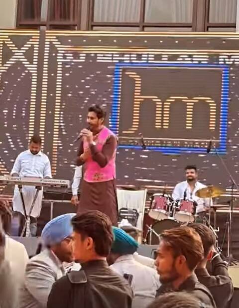 ਵਰਕਫਰੰਟ ਦੀ ਗੱਲ ਕਰਿਏ ਤਾਂ ਗੁਰਨਾਮ ਭੁੱਲਰ ਬਹੁਤ ਜਲਦ ਫਿਲਮ ਪਰਿੰਦੇ ਵਿੱਚ ਵਿਖਾਈ ਦੇਣ ਵਾਲੇ ਹਨ। ਇਸ ਫਿਲਮ ਵਿੱਚ ਰੂਪੀ ਗਿੱਲ ਉਨ੍ਹਾਂ ਨਾਲ ਸਕ੍ਰੀਨ ਸ਼ੇਅਰ ਕਰਦੇ ਹੋਏ ਵਿਖਾਈ ਦੇਣ ਵਾਲੀ ਹੈ। ਇਹ ਫਿਲਮ 24 ਨਵੰਬਰ ਨੂੰ ਸਿਨੇਮਾਘਰਾਂ ਵਿੱਚ ਰਿਲੀਜ਼ ਹੋਏਗੀ।