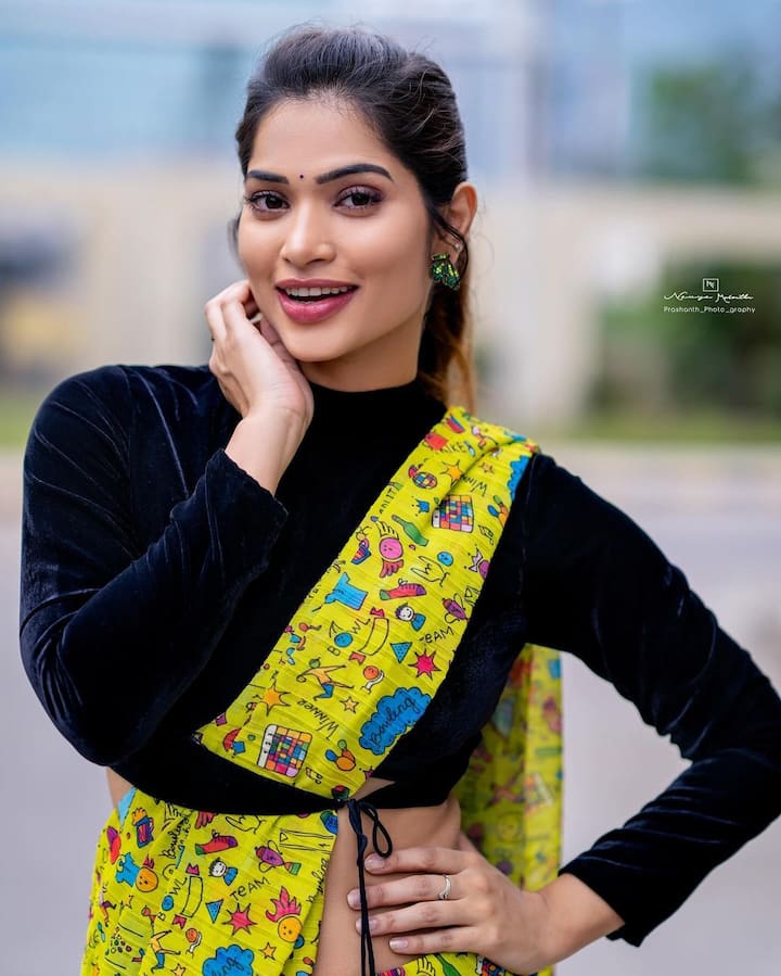 నవ్యమారోతు కలెక్షన్​కి సోషల్​ మీడియాలో మంచి క్రేజ్ ఉంది.
