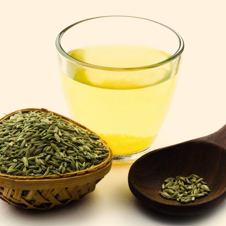 ਸੌਂਫ ਦਾ ਪਾਣੀ ਉਬਾਲ ਕੇ ਪੀਣ ਨਾਲ ਡਾਇਬੀਟੀਜ਼ ਦੇ ਖਤਰੇ ਨੂੰ ਘੱਟ ਕਰਨ ਅਤੇ ਬਲੱਡ ਸ਼ੂਗਰ ਨੂੰ ਕੰਟਰੋਲ ਕਰਨ ਵਿੱਚ ਬਹੁਤ ਮਦਦ ਮਿਲਦੀ ਹੈ।