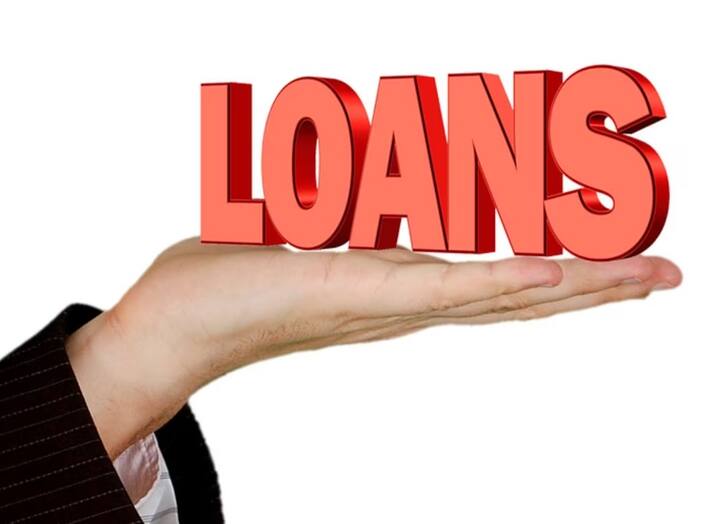 Personal Loan: પર્સનલ લોન એ અન્ય લોનની સરખામણીમાં ખૂબ જ મોંઘી લોન છે. તેના વ્યાજ દર ખૂબ ઊંચા છે. આવી સ્થિતિમાં અમે તમને એવી 5 બેન્કો વિશે જણાવી રહ્યા છીએ જે સૌથી ઓછા વ્યાજ દર ઓફર કરી રહી છે.