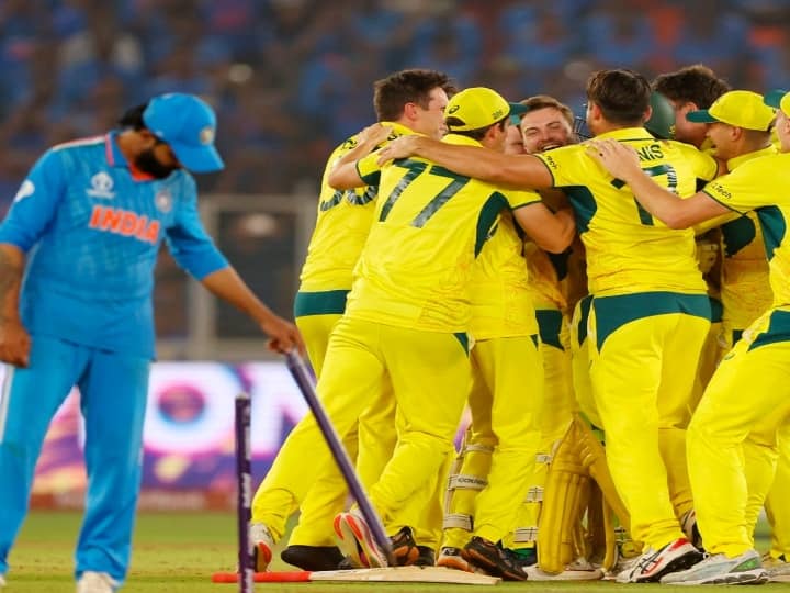 இந்த தோல்வியால், உலகின் மிகப்பெரிய மைதானத்தில் வீரர்களும், ரசிகர்களும் கண்ணீர் சிந்திய புகைப்படங்கள் பார்ப்போரை கண் கலங்க செய்தது.