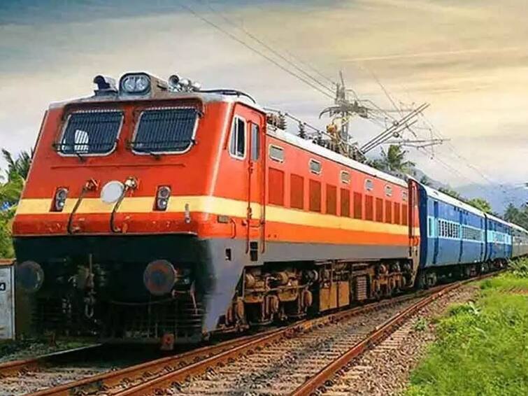 Rajasthan Railways will run three special trains for Pushkar fair from 24 November ANN Pushkar Mela Special Train: पुष्कर मेला में जाने वालों को रेलवे का तोहफा! 24 नवंबर से चलेंगी तीन स्पेशल ट्रेन, जानें डिटेल