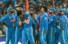 IND vs AUS Final: ਟੀਮ ਇੰਡੀਆ ਦੀ ਹਾਰ ਨਾਲ ਟੁੱਟੇ ਕ੍ਰਿਕਟ ਪ੍ਰੇਮੀਆਂ ਦੇ ਦਿਲ, ਉਦਾਸੀ ਭਰੀਆਂ ਤਸਵੀਰਾਂ ਆਈਆਂ ਸਾਹਮਣੇ