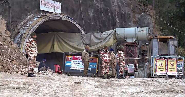 Uttarakhand uttarkashi silkyara tunnel trapped workers rescue operation live updates new horizontal drilling machine to come Uttarakhand Tunnel Accident : 192 तासांनंतरही बचावकार्य सुरुच, बोगद्यात अडकले 41 मजूर; टनलबाहेर नातेवाईकांचा आक्रोश