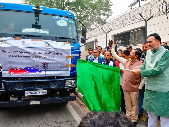 In order to curb pollution, Delhi Environment Minister Gopal Rai flagged off mobile anti-smog guns last week. (Image Source: PTI)