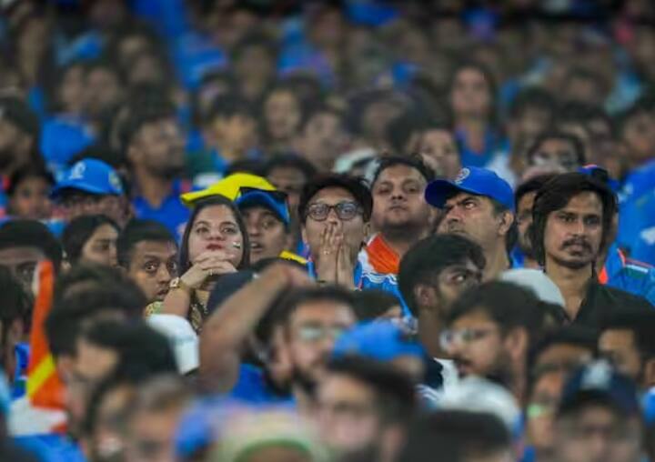 ਇਸ ਮੈਚ 'ਚ ਆਸਟ੍ਰੇਲੀਆ ਨੇ ਭਾਰਤ ਨੂੰ 6 ਵਿਕਟਾਂ ਨਾਲ ਹਰਾਇਆ। ਟਾਸ ਹਾਰ ਕੇ ਪਹਿਲਾਂ ਬੱਲੇਬਾਜ਼ੀ ਕਰਨ ਆਈ ਭਾਰਤੀ ਟੀਮ 50ਵੇਂ ਓਵਰ ਦੀ ਆਖਰੀ ਗੇਂਦ 'ਤੇ 240 ਦੇ ਸਕੋਰ 'ਤੇ ਆਲ ਆਊਟ ਹੋ ਗਈ।