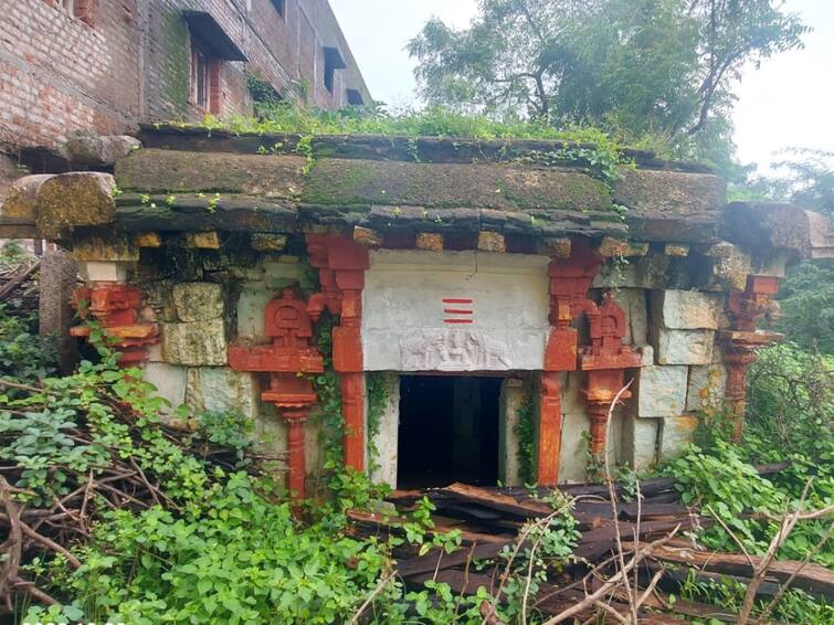 Ramanathapuram News Melakodumalur Sivan Temple Inscription Information About Pandiyar Tax- TNN Ramanathapuram: நிலத்தையும், பயிரையும் வைத்து வரிவிதித்த பாண்டியர்- சிதிலமடைந்த கோயில் கல்வெட்டில் தகவல்