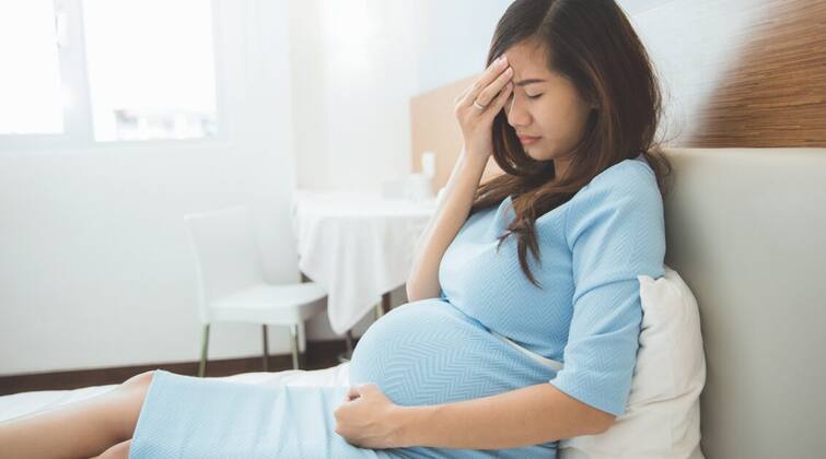 Pregnancy Tips to reduce stress during pregnancy marathi news Pregnancy Tips : गर्भधारणेदरम्यान तणावामुळे मुलामध्ये ADHD चा वाढता धोका; गर्भवती महिला 'या' मार्गांनी तणाव कमी करू शकतात