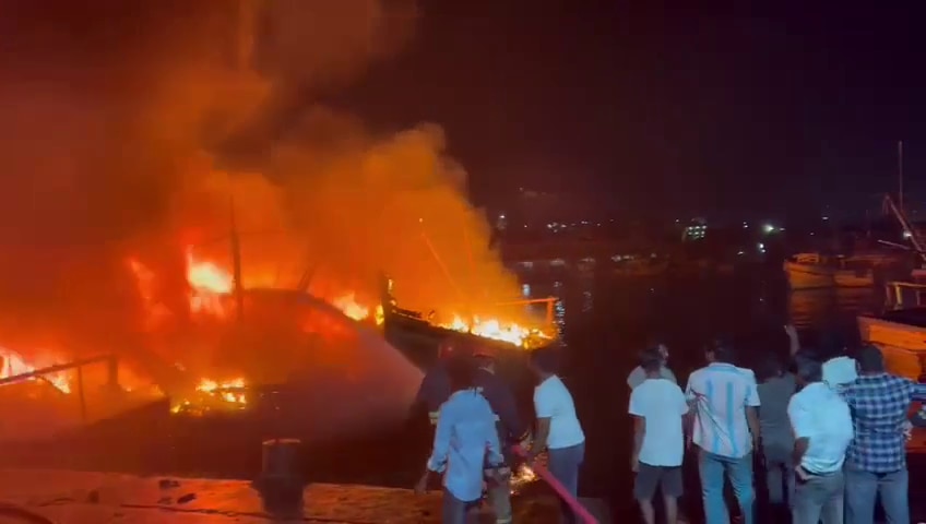 Vizag Fishing Harbor : వైజాగ్‌ ఫిషింగ్ హార్బర్‌లో అగ్ని ప్రమాదం - 60కి పైగా బోట్లు దగ్దం