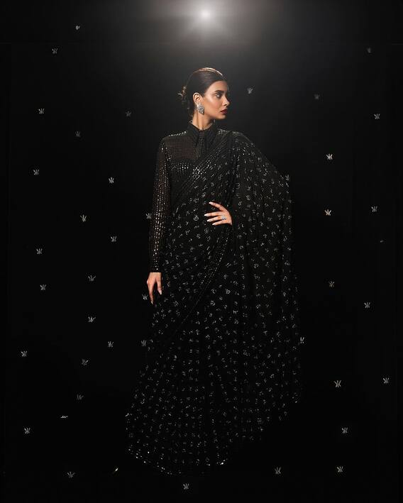 Diana Penty: Diana Penty is looking very glamorous in black saree, see pictures Diana Penty: Diana Penty is looking very glamorous in black saree, see pictures