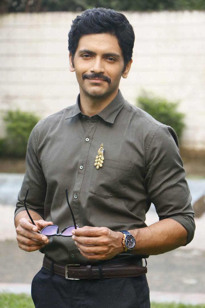 অভিনেতা বলছেন, 'আমার চরিত্রটা সবাইকে মাতিয়ে রাখতে পারে। অনেক বছর পরে স্কুলের একটা পূনর্মিলনের জন্য দেশে ফিরেছে আমার চরিত্র। স্কুলের সেই অনুষ্ঠানেই দীপার সঙ্গে আমার দেখা। সেখান থেকেই আমার চরিত্রের সফর শুরু।'