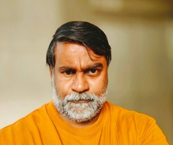நேற்றைய இறுதிப்போட்டியை கண்ட செல்வராகவன், இந்தியா தோல்சியடைந்ததால் “நேற்று கிரிக்கெட்டில் தோற்றபிறகு அழுது கொண்டே இருந்தேன். என் குழந்தைகளுக்கு புரியவில்லை. தந்தை அழுது அவர்கள் பார்த்தது இல்லை.பாவம். ”இவ்வாறு பதிவிட்டுள்ளார்.
