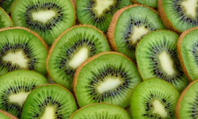 કીવીમાં ફાઈબરની માત્રા પણ વધારે હોય છે, જેનું સેવન કરવાથી ડાયરિયા, પેટમાં દુખાવો અને ઉલ્ટીની ફરિયાદ રહે છે.