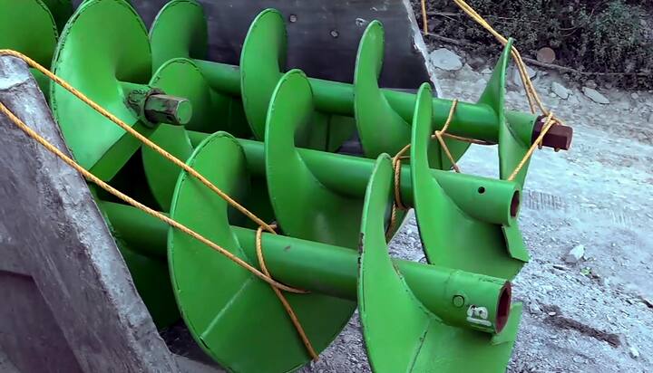 सूत्रांनी दिलेल्या माहितीनुसार, रस्ता तयार करताना बोगद्यात कंपन झाल्याचं समोर आलं आहे. सुमारे 100 मीटर रस्त्याचे काम अद्याप बाकी आहे.   (Image Source : PTI)