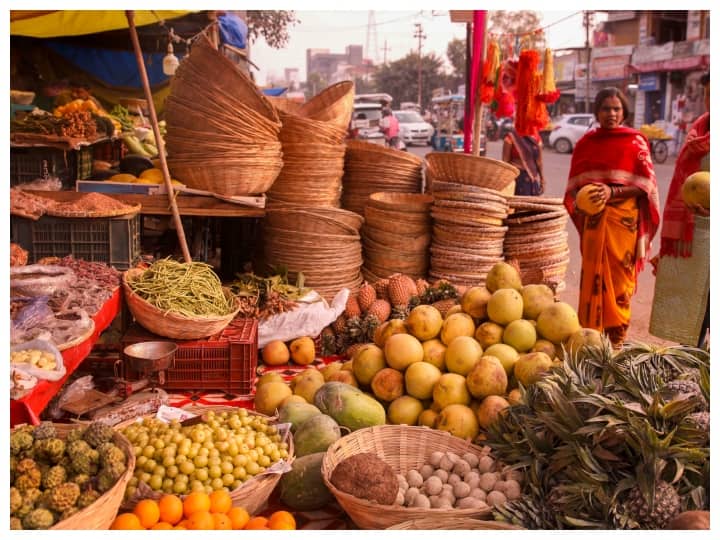 Chhath Puja 2023 Huge sale of fruits on Chhath in Surguja division selling worth more than Rs 1 crore in a day ann Chhath Puja 2023: सरगुजा संभाग में छठ पर जमकर हुई फलों की बिक्री, एक दिन में 1 करोड़ से अधिक का व्यापार