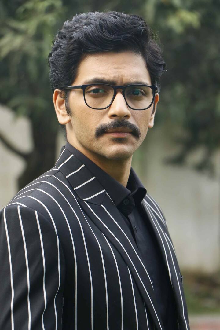 অর্জুন বলছেন, 'ব্যস্ত থাকা আর অভিনয়, এই দুইই আমার প্রিয়। সেই কারণেই ধারাবাহিকে কাজ করার ইচ্ছাপ্রকাশ করেছিলাম। এসভিএফের সঙ্গে আমার সম্পর্ক দীর্ঘদিনের। আমায় ওরাই এই ধারাবাহিকটা অফার করেছিল।'