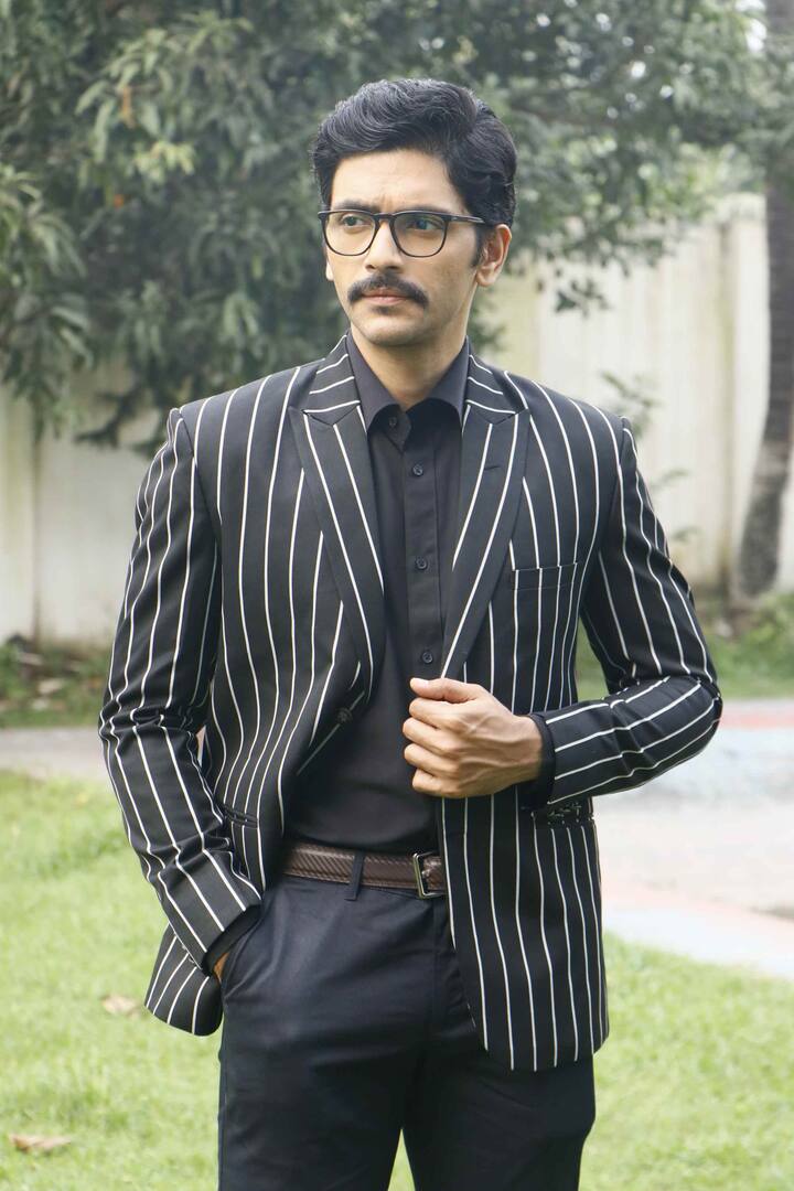 এই ধারাবাহিকে অর্জুন একজন চিকিৎসকের চরিত্রে অভিনয় করছেন। স্কুলজীবন থেকেই অর্জুনের দীপার ওপর দুর্বলতা ছিল, তবে তা কখনও প্রকাশ করেনি অর্জুন। এই পথেই এগিয়ে যাবে গল্প।