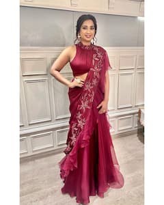 Shreya Ghoshal: స్వరమే కాదు రూపంలోనూ అదే అందం