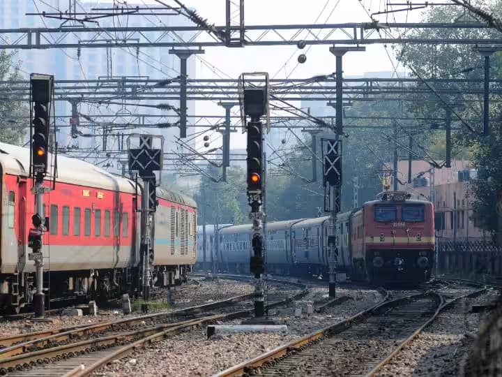 Railway employees protesting against new pension scheme employees will vote for strike in Kota Railway Division ANN Rajasthan: नई पेंशन स्कीम का विरोध तेज, कोटा रेल मंडल में कर्मचारी करेंगे हड़ताल के लिए गुप्त मतदान