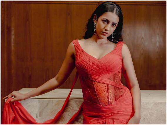 Niharika Konidela: ట్రెండీ లుక్లో మైమరిపిస్తున్న నిహారిక Niharika Konidela: ట్రెండీ లుక్లో మైమరిపిస్తున్న నిహారిక