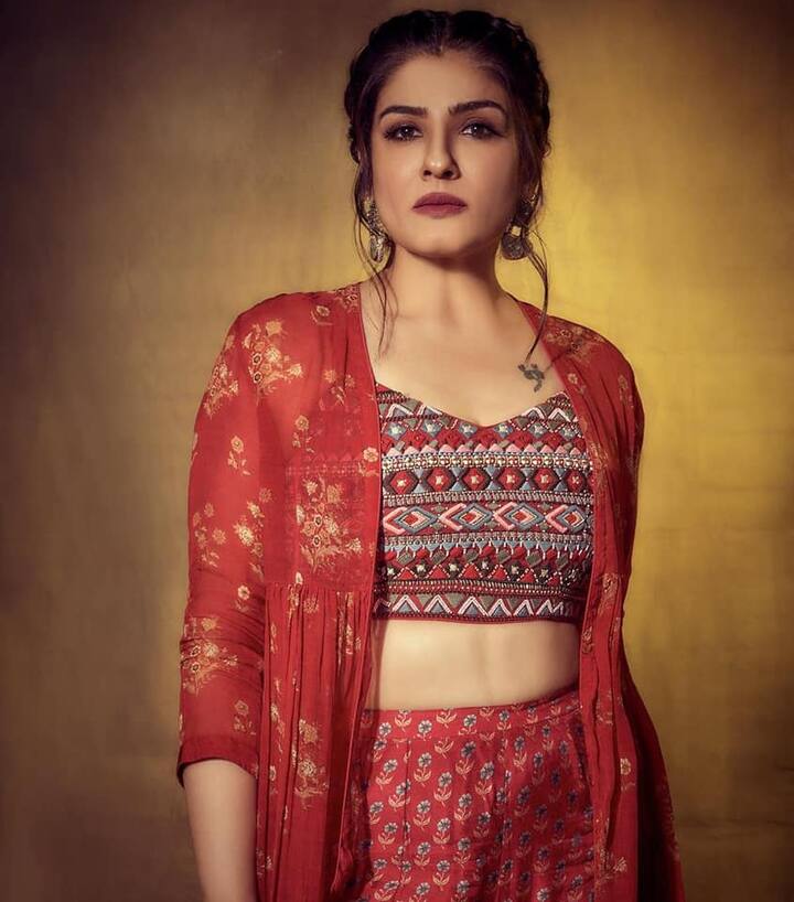 एक्ट्रेस ने बताया था कि, “उन दिनों मैं बहुत टूट चुकी थी और मेरा घर में बिल्कुल मन नहीं लगता था. ऐसे में एक दिन में रात को 3 बजे के करीब मुंबई की सड़कों पर घूम रही थी. तभी मेरी नजर एक झुग्गी में रहने वाली महिला पर पड़ी. जिसका पति उससे लड़ रहा था और उसे मार भी रहा था. उस दौरान महिला बिलख-बिलख कर रो रही थी.”