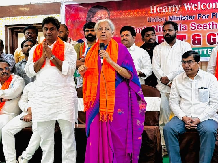 Nirmala Sitaraman participates meet the greet program in Hyderabad telangana news Nirmala Sitaraman: బోర్లకు మీటర్లు ఫిక్స్ చేయలేదు, అందుకే నిధులు కట్ చేశాం - నిర్మలా సీతారామన్