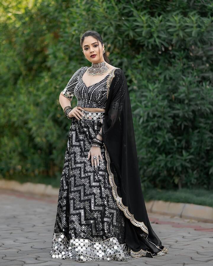 శ్రీముఖి లేటెస్ట్ ఫొటోలు - Images Credit: Sreemukhi/Instagram
