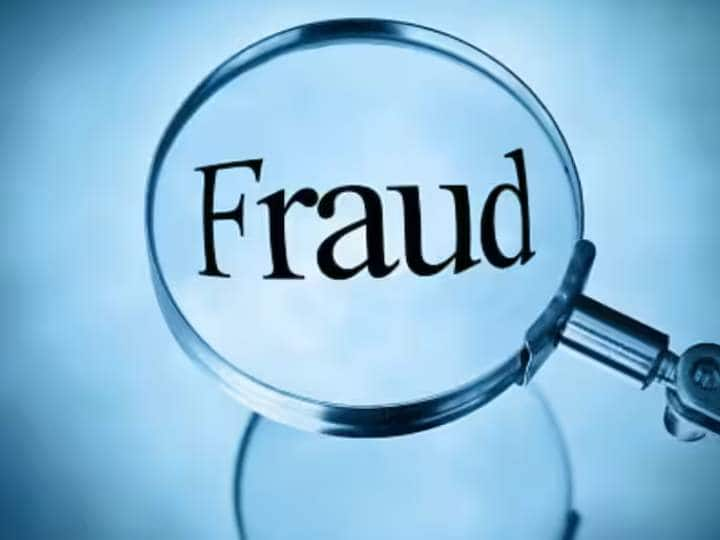 Vadodara: Daughter along with doctor cheated father of 2.39 crores Vadodara: પુત્રીએ પિતા સાથે કરી ઠગાઈ, તબીબ સાથે મળીને હોસ્પિટલ બનાવવાનું કહીને 2.39 કરોડ રૂપિયા પડાવી લીધા