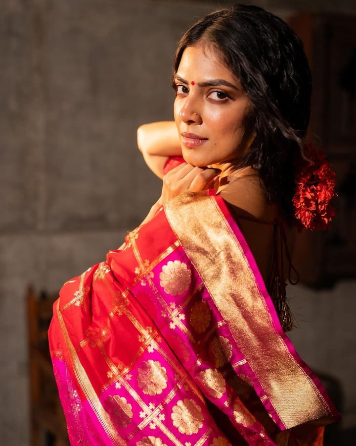 இப்படியாக படங்களில் பிஸியாக இருக்கும் மாளவிகா சமீபத்தில் உடல் எடை குறைந்த நிலையில் புகைப்படம் ஒன்றை வெளியிட்டு ரசிகர்களுக்கு ஷாக் கொடுத்தார்.