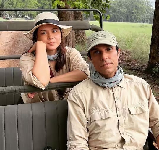 Randip Hudda वेडिंग: शादी के बंधन में बंधने जा रहे हैं रणदीप हुडा, देखें कपल की रोमांटिक तस्वीरें Randip Hudda वेडिंग: शादी के बंधन में बंधने जा रहे हैं रणदीप हुडा, देखें कपल की रोमांटिक तस्वीरें