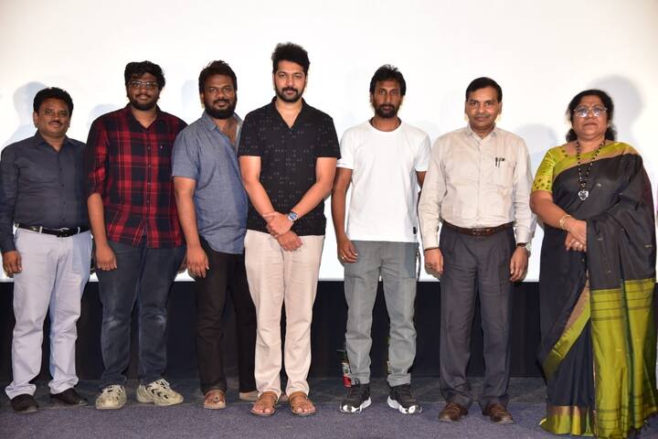 ఓ క్రైమ్‌ ఎలా జరిగింది? ఎవరు చేశారు? అని పోలీసులు పరిష్కరించాలంటే క్లూస్ టీం ప్రాముఖ్యత ఎంత ఉంటుందనే అంశంతో పాటు నేరస్థులను పట్టుకునేందుకు క్లూస్, ఫోరెన్సిక్ శాఖలు పడే కష్టాన్ని చూపిస్తూ... సస్పెన్స్, క్రైమ్ జానర్లో అన్ని రకాల ఎమోషన్స్‌తో తెరకెక్కించిన సినిమా 'అథర్వ' అని చిత్ర బృందం పేర్కొంది. (Image Courtesy : T-Series Telugu / YouTube)