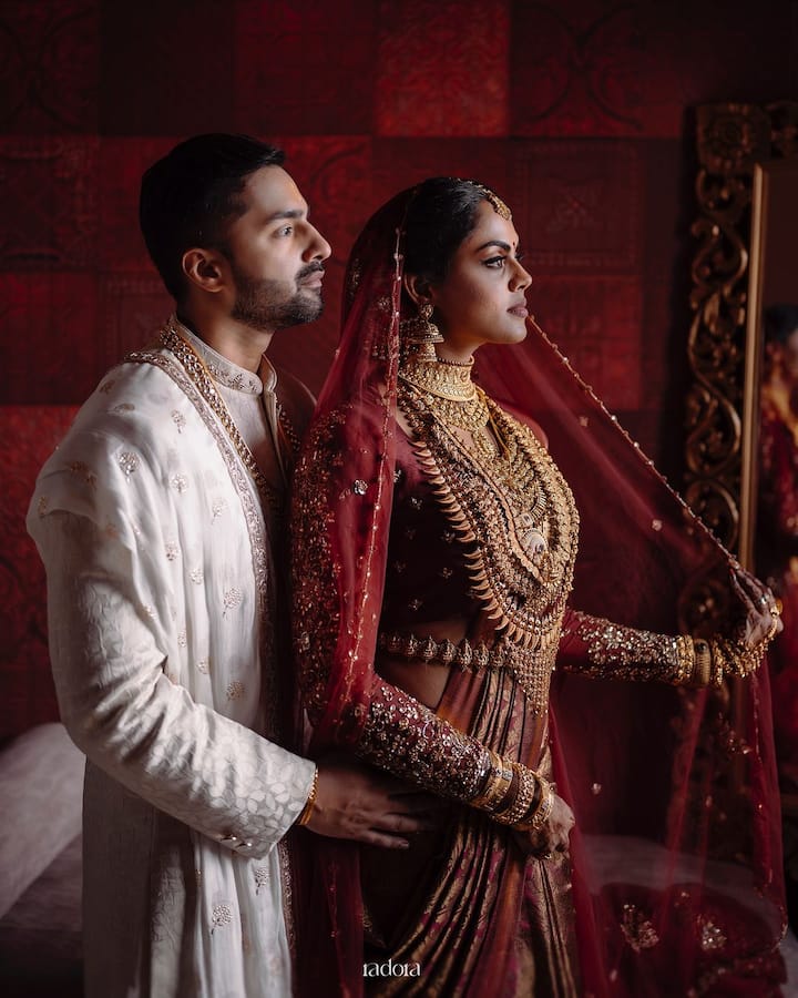 కేరళలో వీరి వివాహం అంగరంగ వైభవంగా జరిగింది.