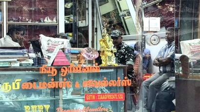 Enforcement department officials conduct raids at 4 places  in Trichy... திருச்சியில் பரபரப்பு... 4 இடங்களில் அமலாக்கதுறை அதிகாரிகள் அதிரடி சோதனை..