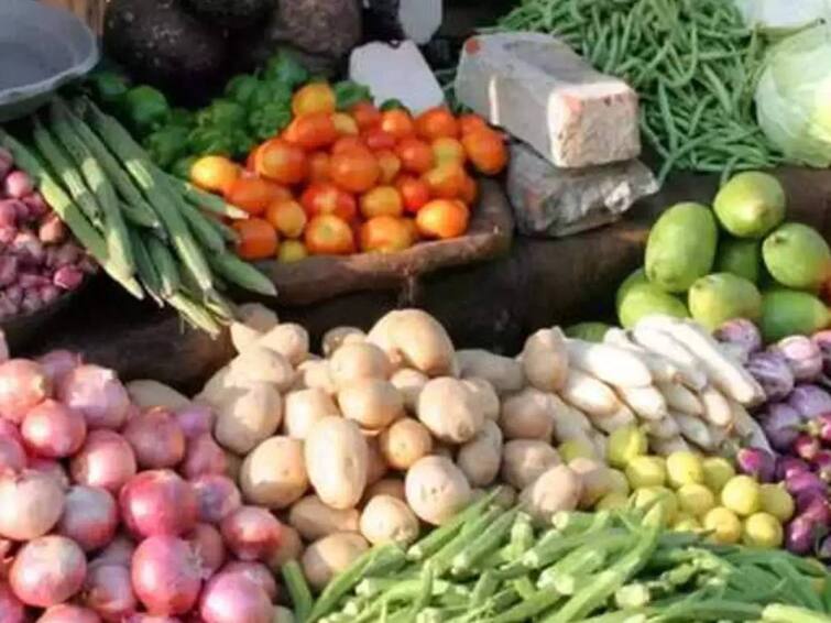vegetables price list november 21  2023 chennai koyambedu market tomato carrot price Vegetable Price: தொடரும் மழை.. எகிறும் காய்கறி விலை.. இன்றைய பட்டியல் இதோ..