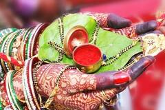 Jyotish Shastra: શાસ્ત્રો અનુસાર સૌભાગ્યવતી સ્ત્રીઓએ શ્રૃંગારની આ વસ્તુઓ બીજા સાથે ન કરવી જોઈએ શેર, ખતરામાં પડી શકે છે સુહાગ