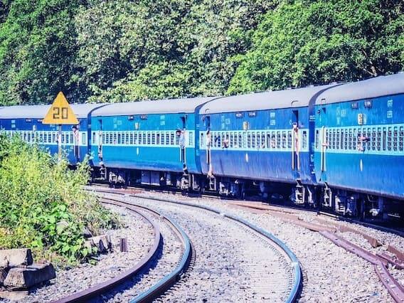 અમે જે ક્વોટા વિશે વાત કરી રહ્યા છીએ તેને HO ક્વોટા કહેવામાં આવે છે. HO ક્વોટા એટલે મુખ્ય મથક અથવા ઉચ્ચ સત્તાવાર ક્વોટા. આ ક્વોટા ઈમરજન્સીમાં મુસાફરી કરતા લોકો અને VIP લોકો માટે છે.