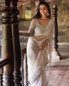 Meenakshi Chaudhary: హలో మీనాక్షి చౌదరీ - సెయ్యమాకు కుర్రాళ్ల గుండె చోరీ