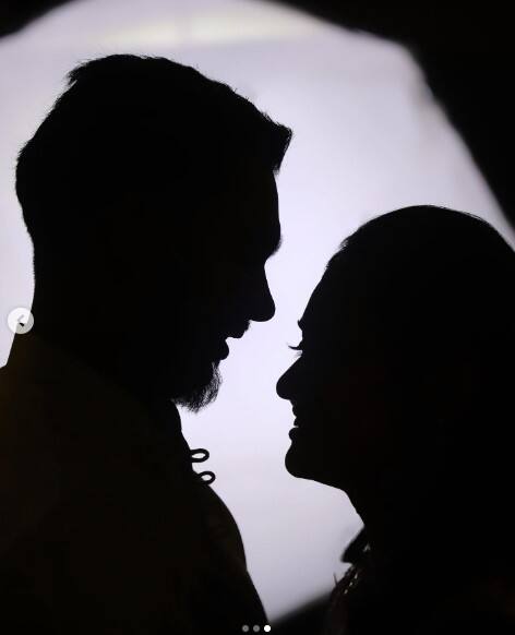 પોસ્ટમાં તેણે લખ્યું, 'જીવનના આગામી અધ્યાય તરફ. #engaged.'