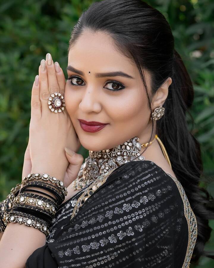 శ్రీముఖి లేటెస్ట్ ఫొటోలు - Images Credit: Sreemukhi/Instagram