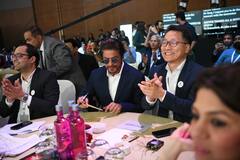 Shah Rukh Khan Graces An Event, Wins Hearts With His Superstar Swag; SEE PICS