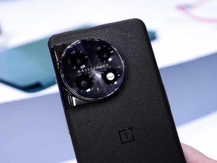 OnePlus 12 launches in China, wireless charging returns 