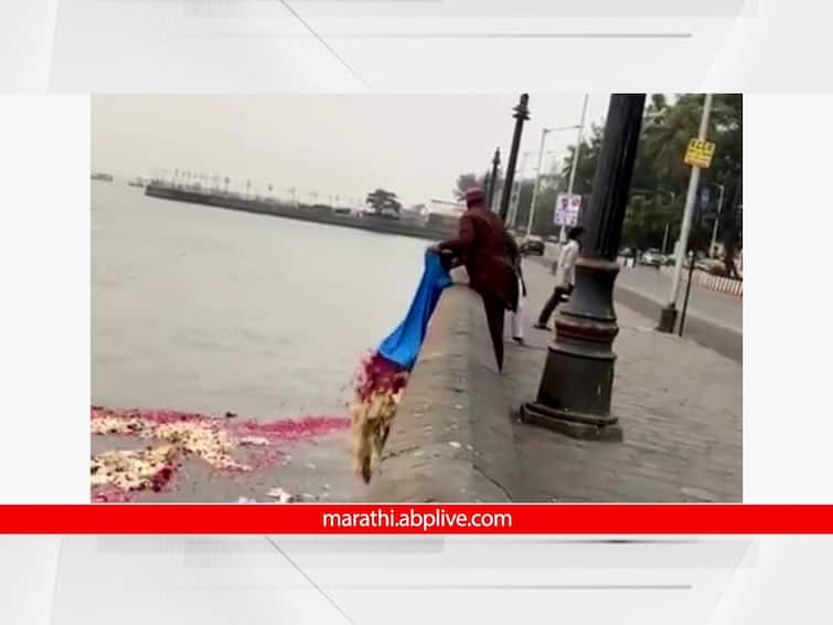 bmc action on viral video man throwing garbage into sea gateway of india mumbai police files fir 10 thousand fine  गेट वे जवळ टॅक्सीने आला, समुद्रात कचरा टाकून गेला, BMC-पोलिसांनी पठ्ठ्याला शोधला, ओळख पटवून 10 हजारांचा दंड ठोठावला