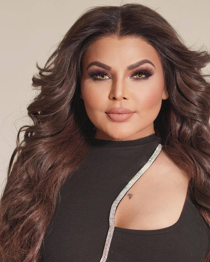 यात राखी सावंतच्या (Rakhi Sawant) नावाचाही समावेश आहे. या पर्वाचा टीआरपी वाढावा यासाठी निर्माते राखीला या कार्यक्रमात सहभागी करुन घेत आहेत, असे म्हटले जात आहे.