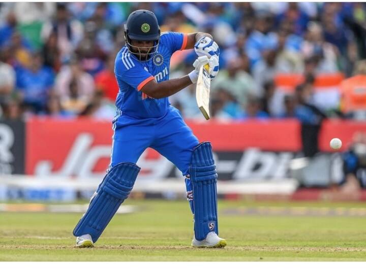 சஞ்சு சாம்சனுக்கு இந்த தொடரில் வாய்ப்பு கிடைக்குமென எதிர்பார்க்கப்பட்ட நிலையில் அவரது பெயர் இடம் பெறவில்லை.